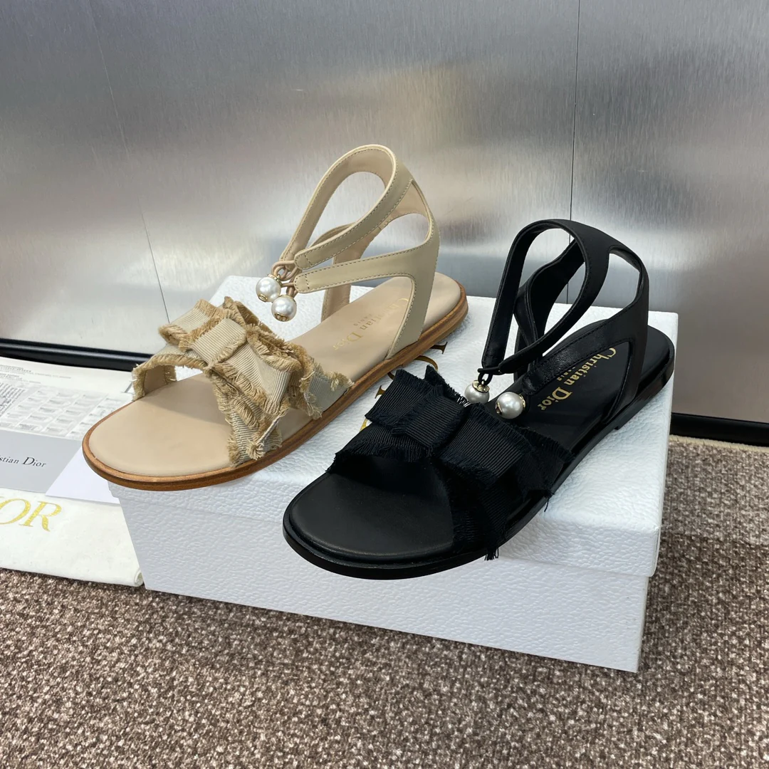 Туфли-лодочки Dior 2024 с жемчужной отделкой - изображение из коллекции