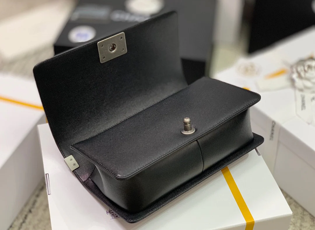 Chanel Boy 25 см 39