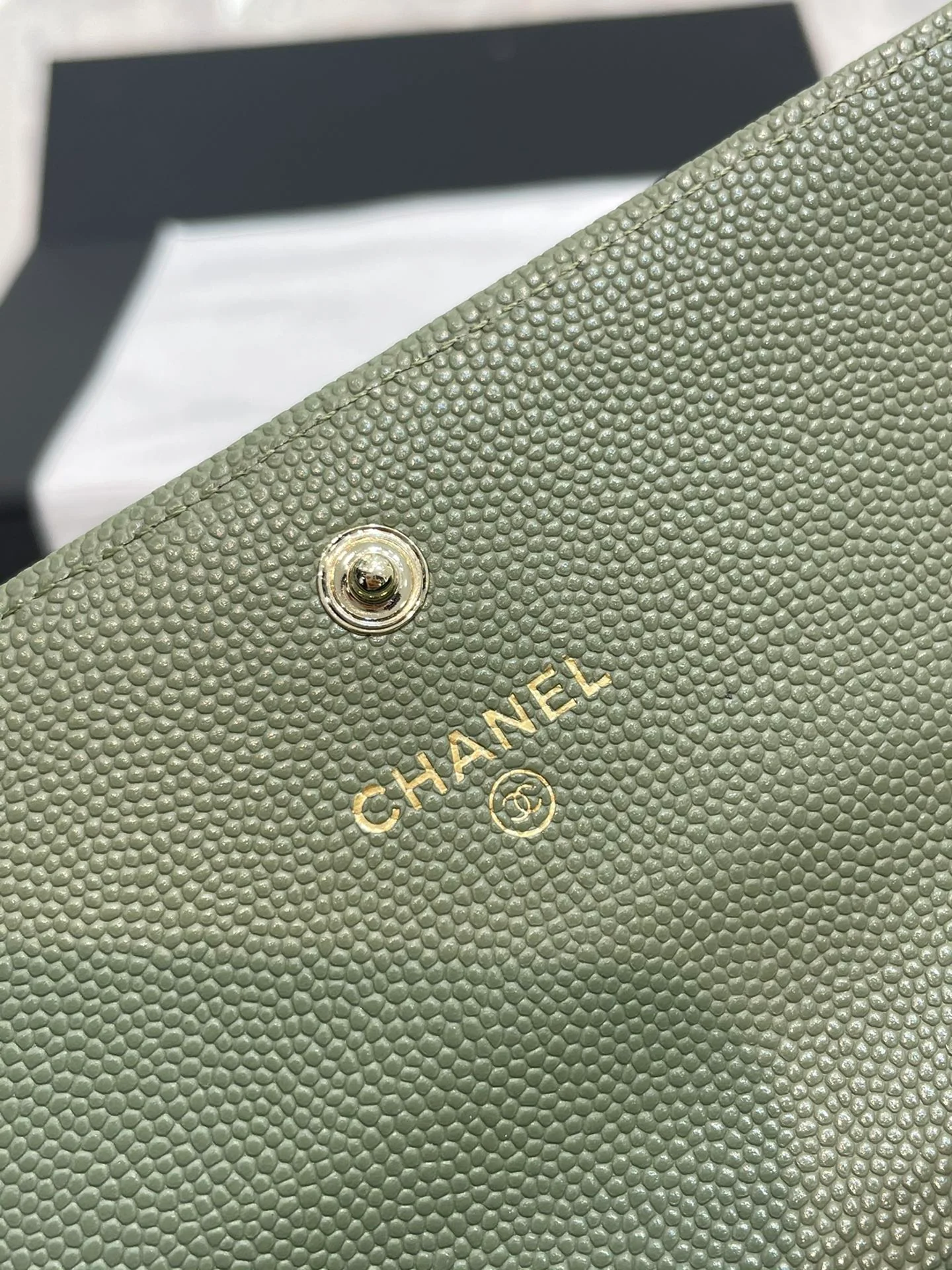 Монетоприемник Chanel Le Boy Classic на молнии - зеленый