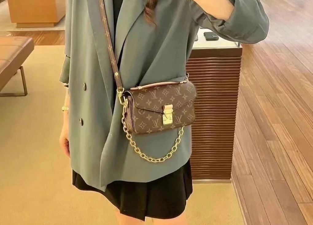 m46279-LV-pochette-metis-east-west-handbag/crossbody bag