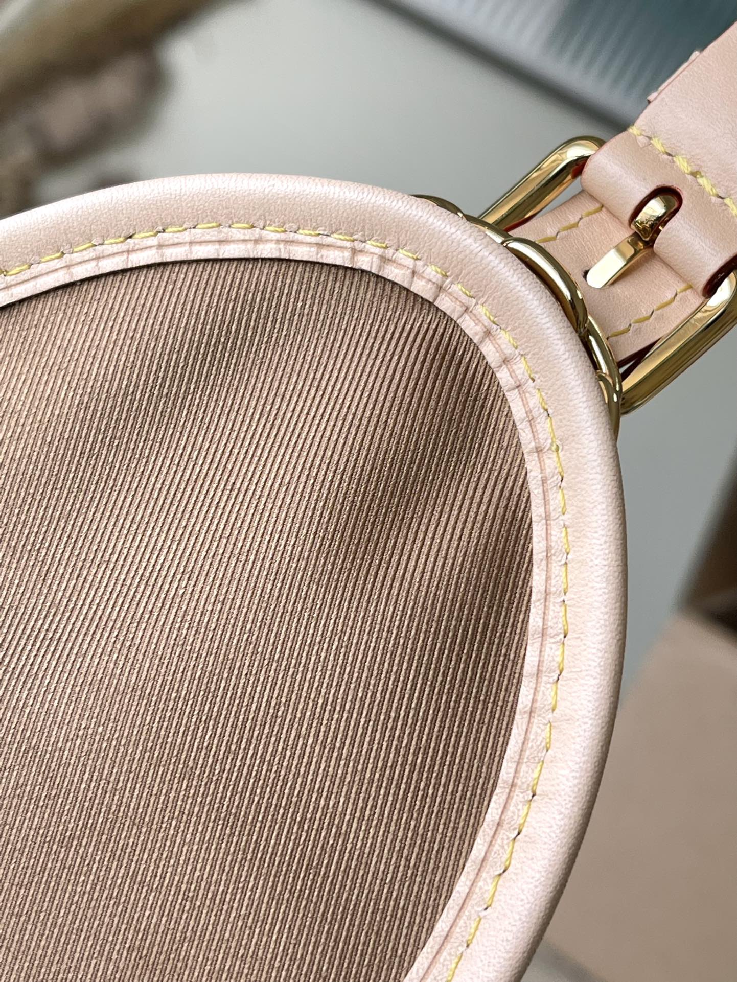 m46932-LV-excursion-backpack