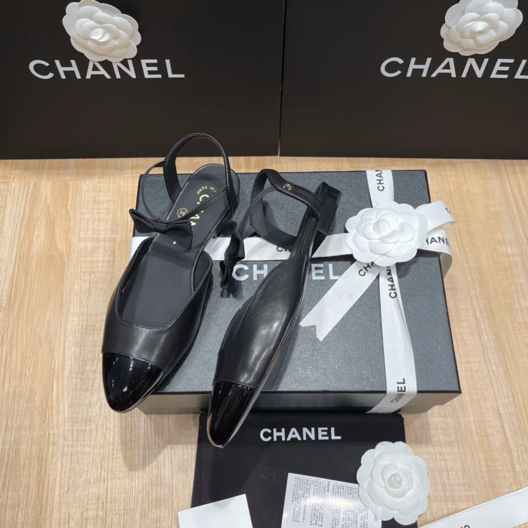 Chanel - Черные балетки с закрытым носком