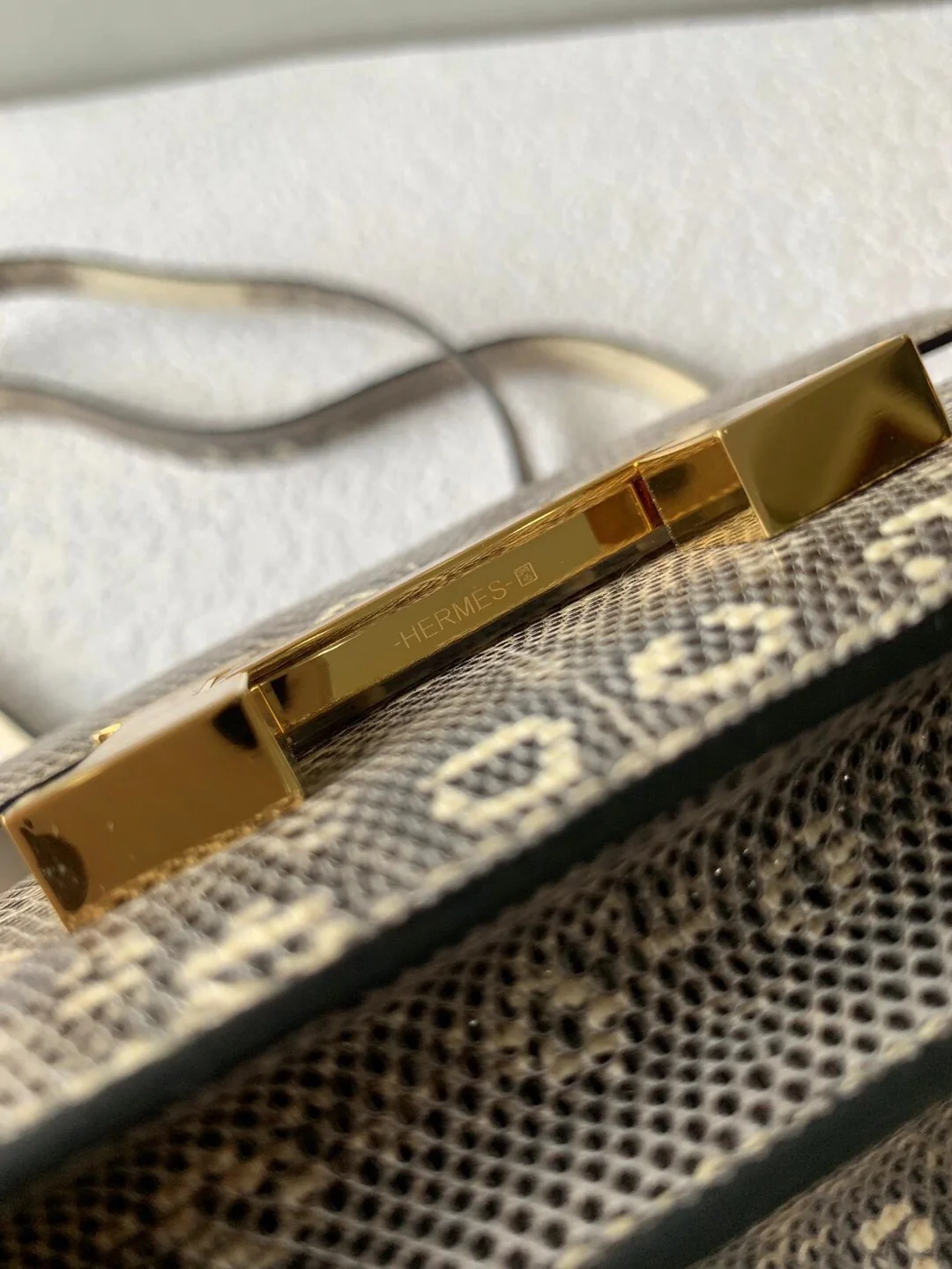 herme-constanse-mini-19-ombre-lizard-gold buckle