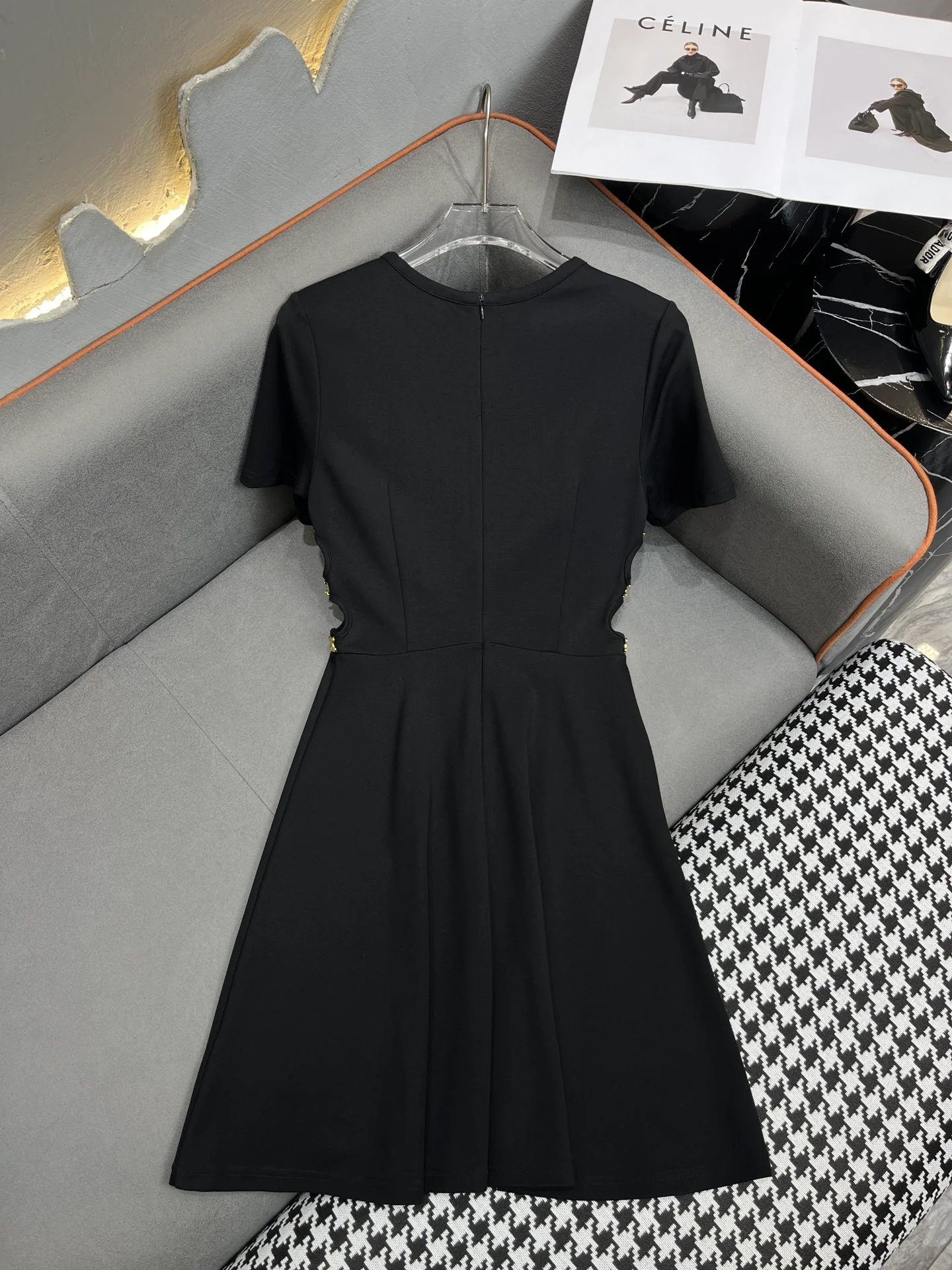 Платье Celine 2404-24ss весна/лето с рваным дизайном, омолаживающее и стройнящее, черное.