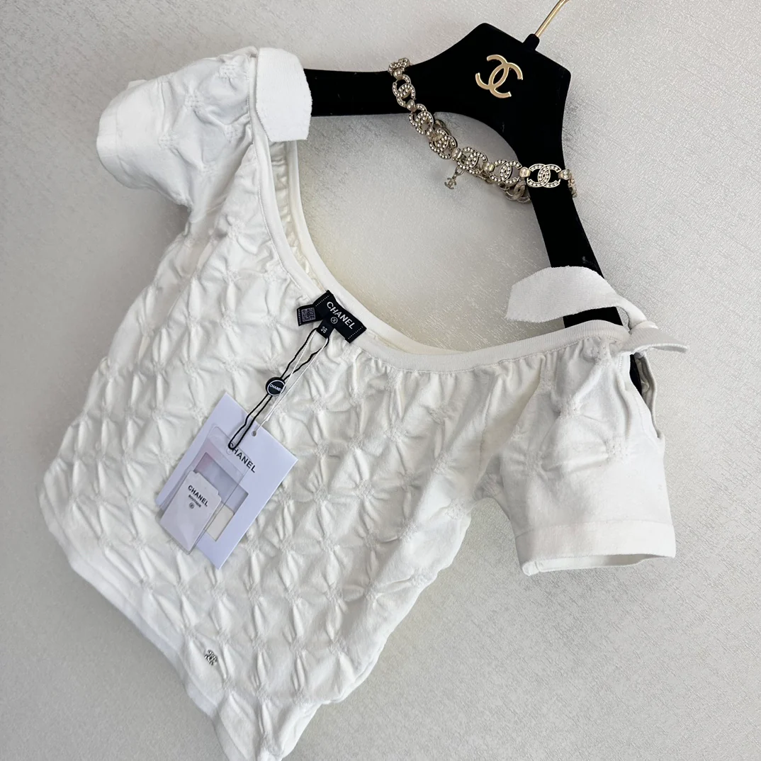 Вязаный топ Chanel 2403 с открытыми плечами - белый