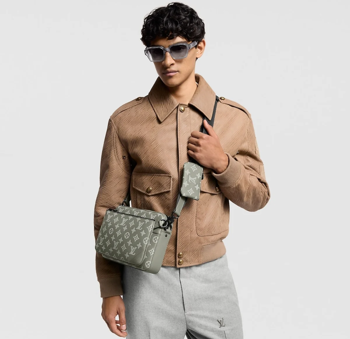 Сумка-мессенджер LV-m12490-trio с тисненым полосатым рисунком - зеленая