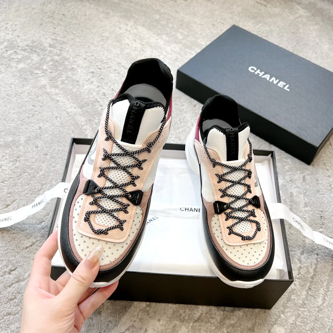Новинка сезона весна/лето 2023 от Chanel - Кроссовки - Розовые