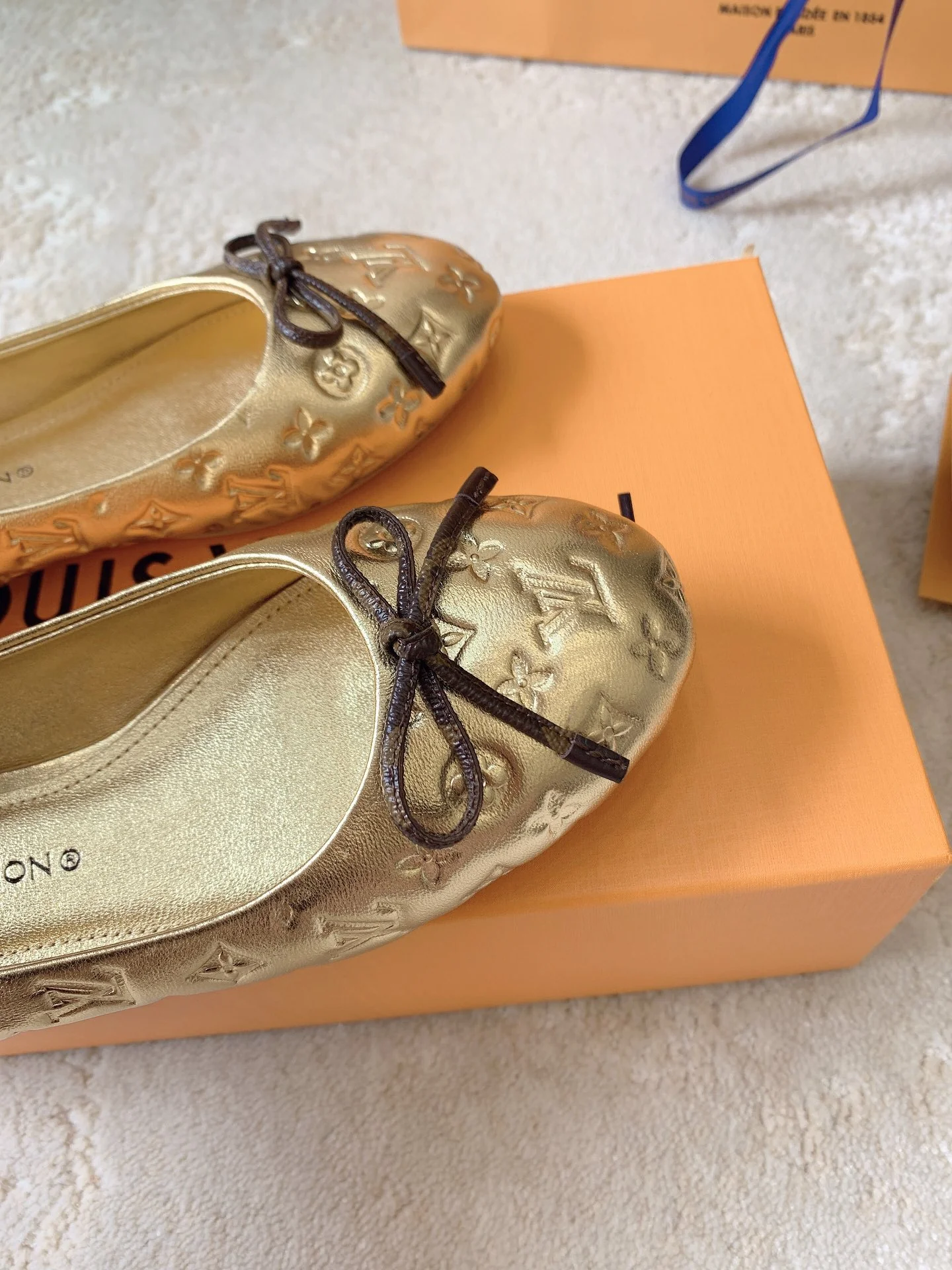 Новинка сезона весна/лето 2023 от LV - Балетки - Золотистые