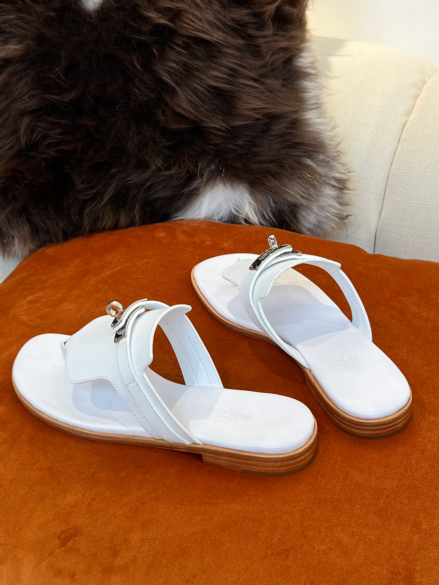 Весенне-летний гардероб Hermes: шлепанцы/сандалии Kelly