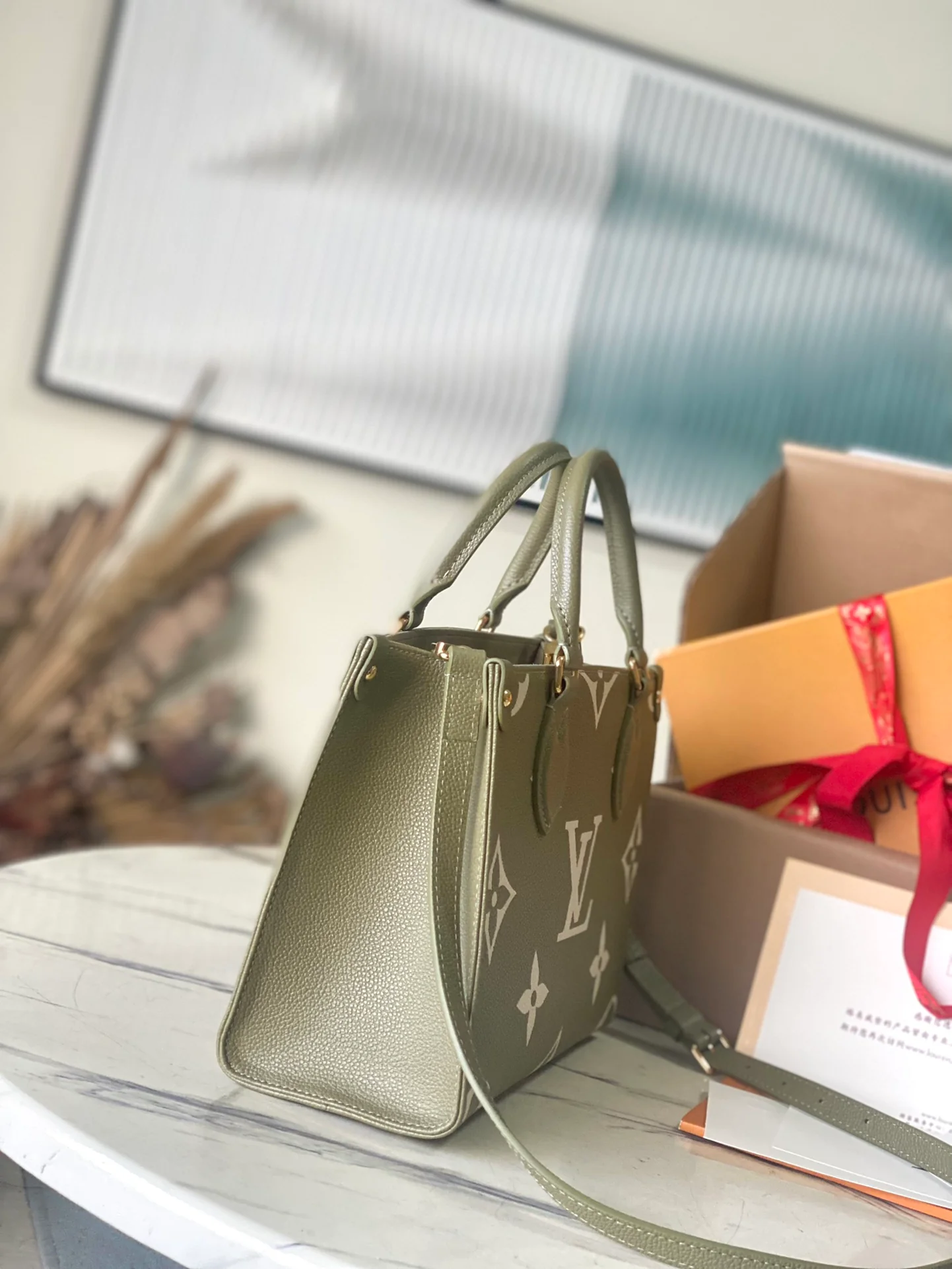 m46647-LV-onthego-bb-tote bag-khaki green