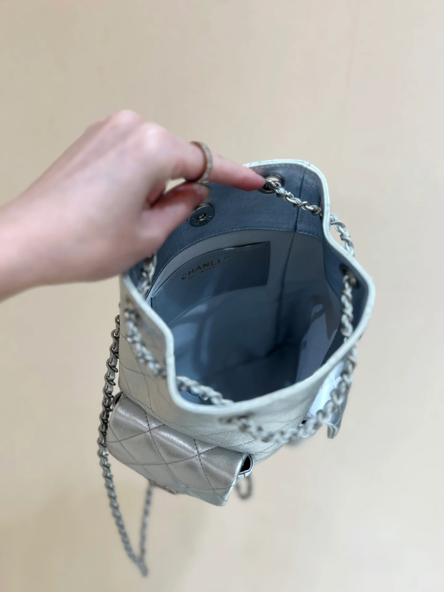 Рюкзак Chanel с двумя карманами - серебристый