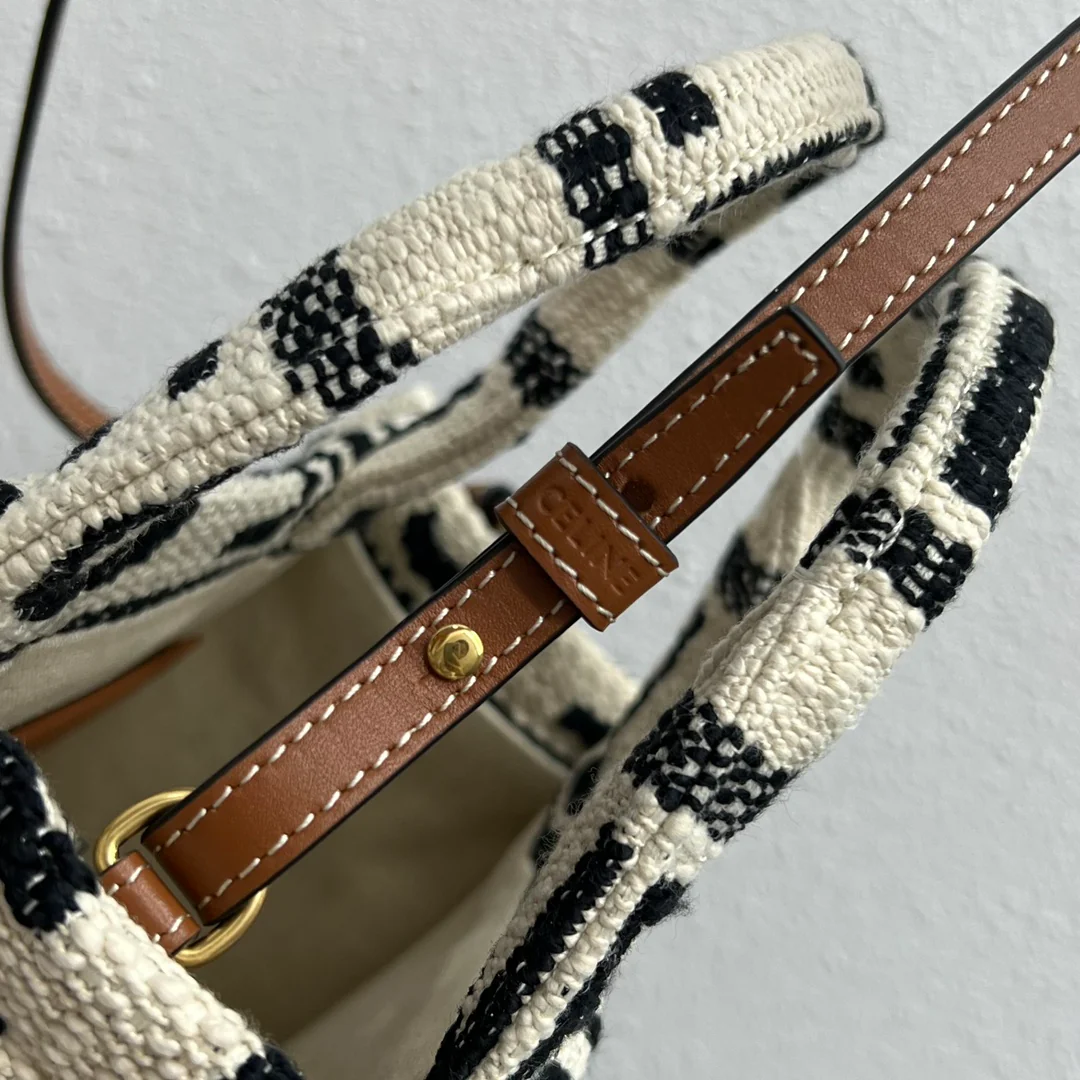 Сумка-тоут Celine New Cabas Thais, маленькая, бело-черная.