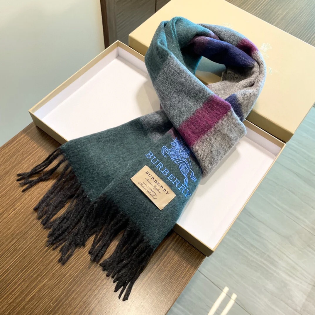 Burberry - шарф с вышитой британской клетчатой ??лошадью