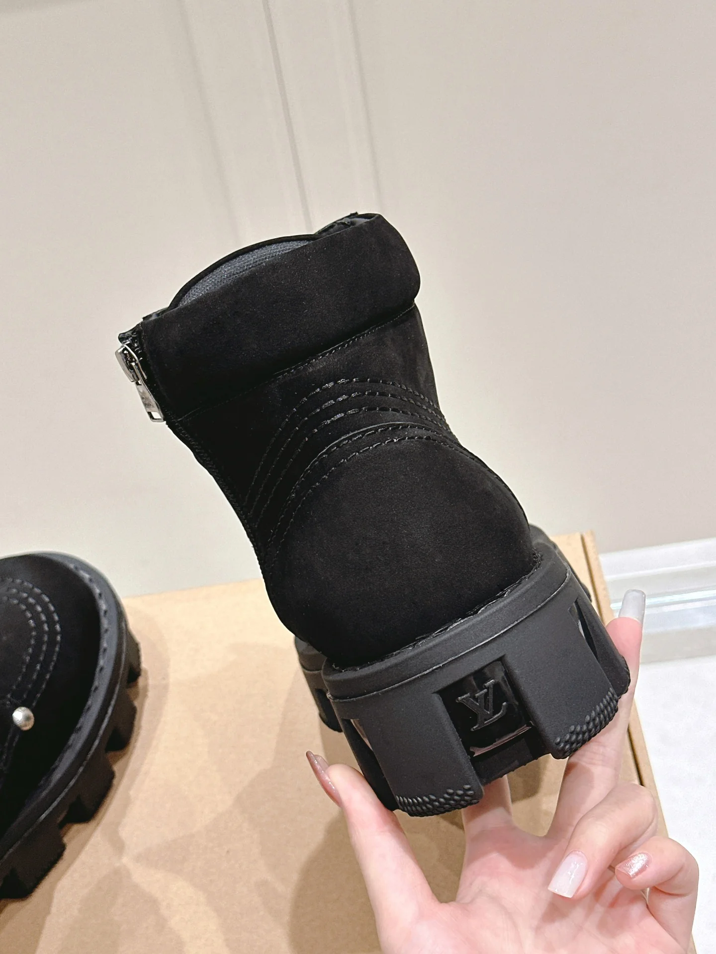 Ботинки Dr. Martens на платформе LV-2024 - черные