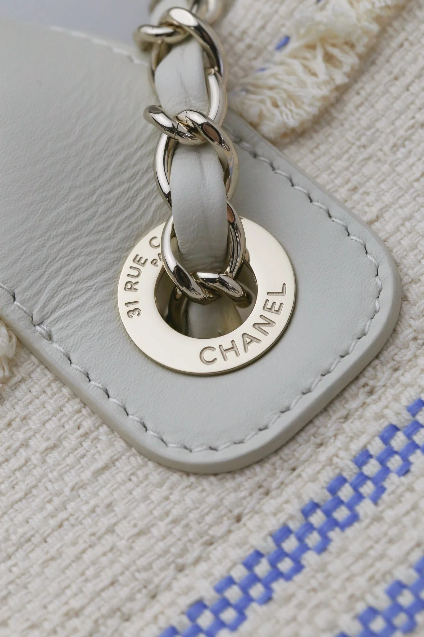 Пляжная сумка Chanel 25c, косметичка, ярко-желтая.