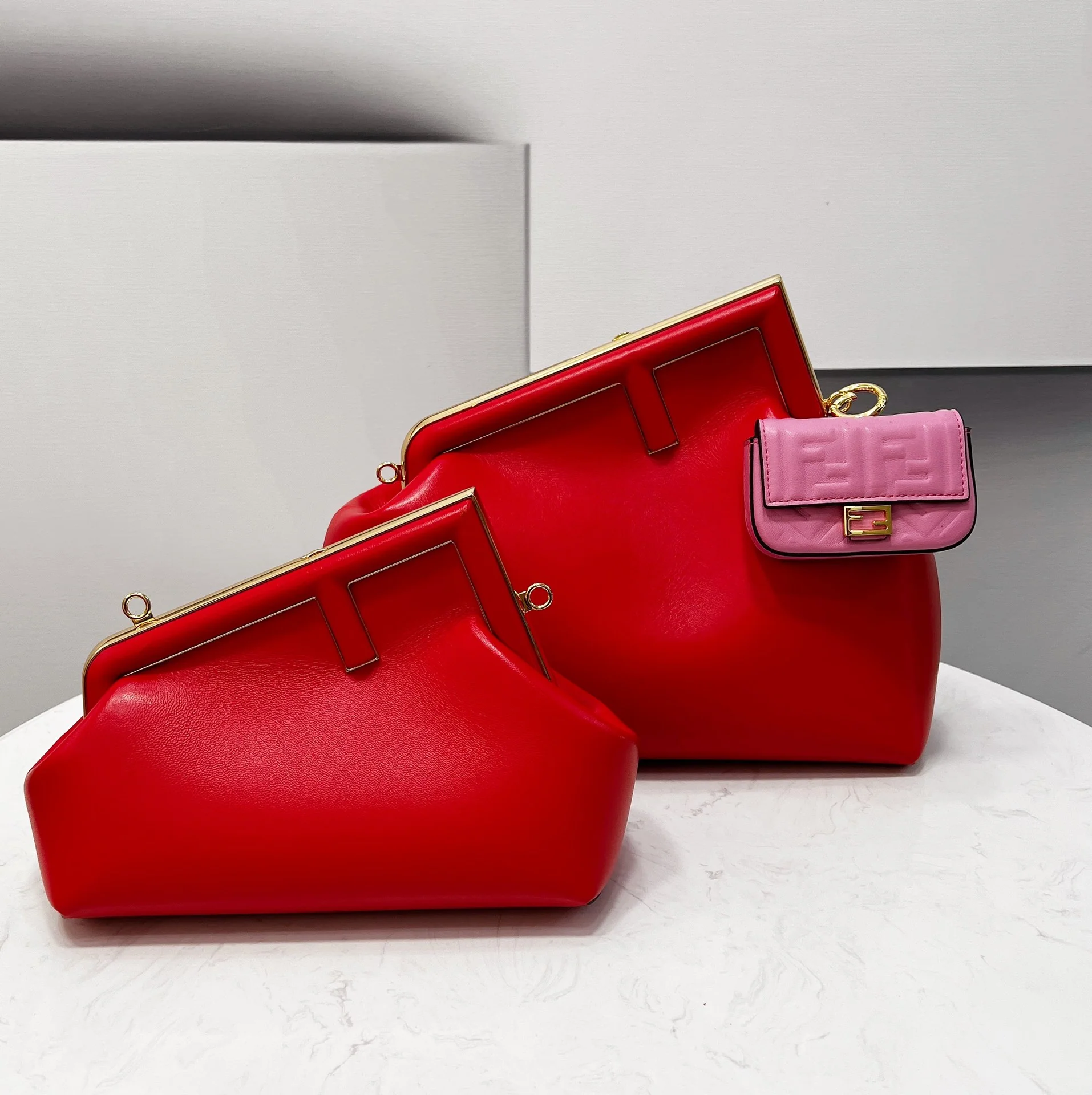 Средняя красная кожаная сумка Fendi First