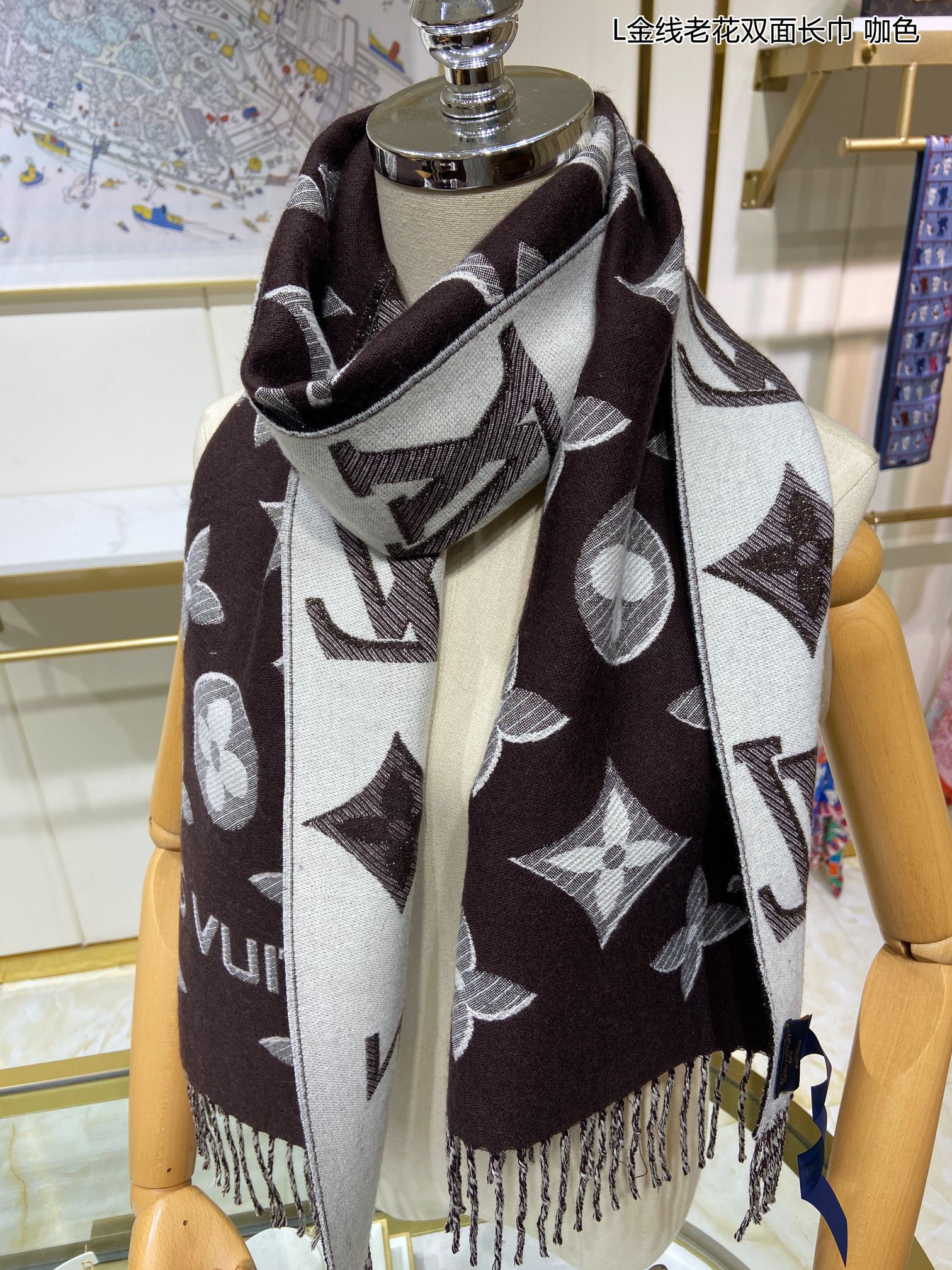 Двусторонний шарф LV с золотой нитью и монограммой - черный