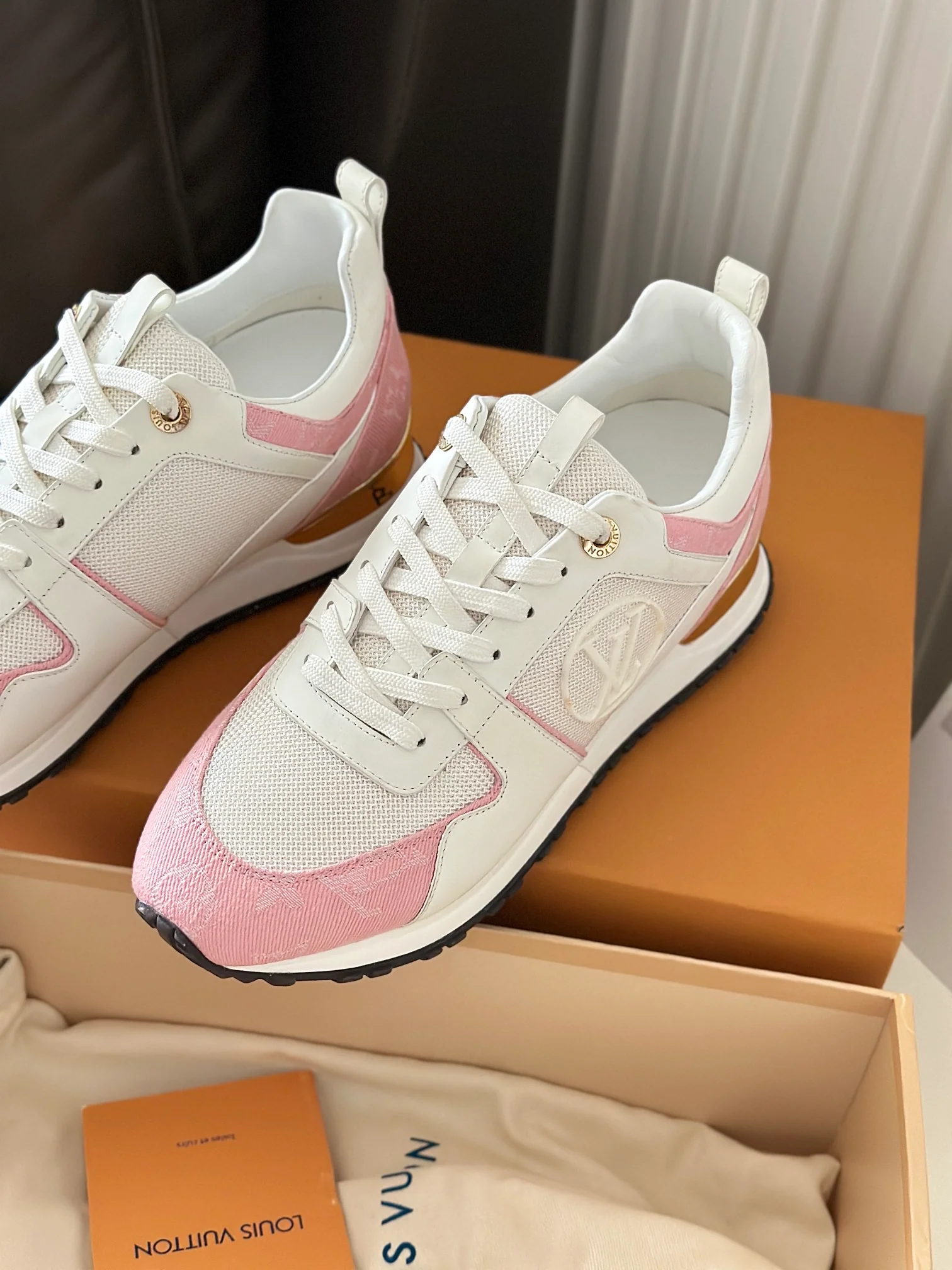 Кроссовки LV Runaway - джинсовые - розовые