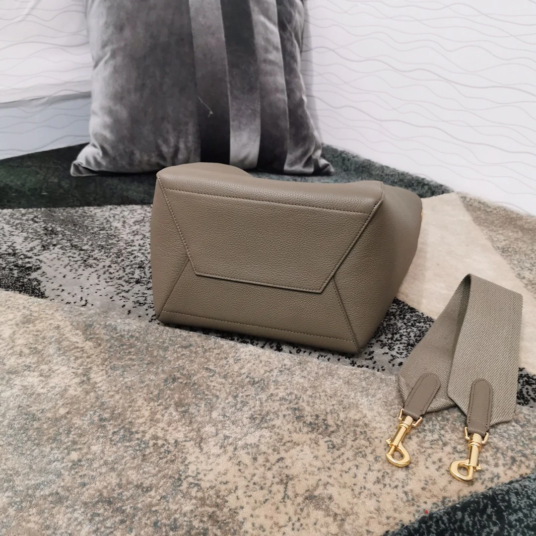 Celine-suau-sangle-large-grey