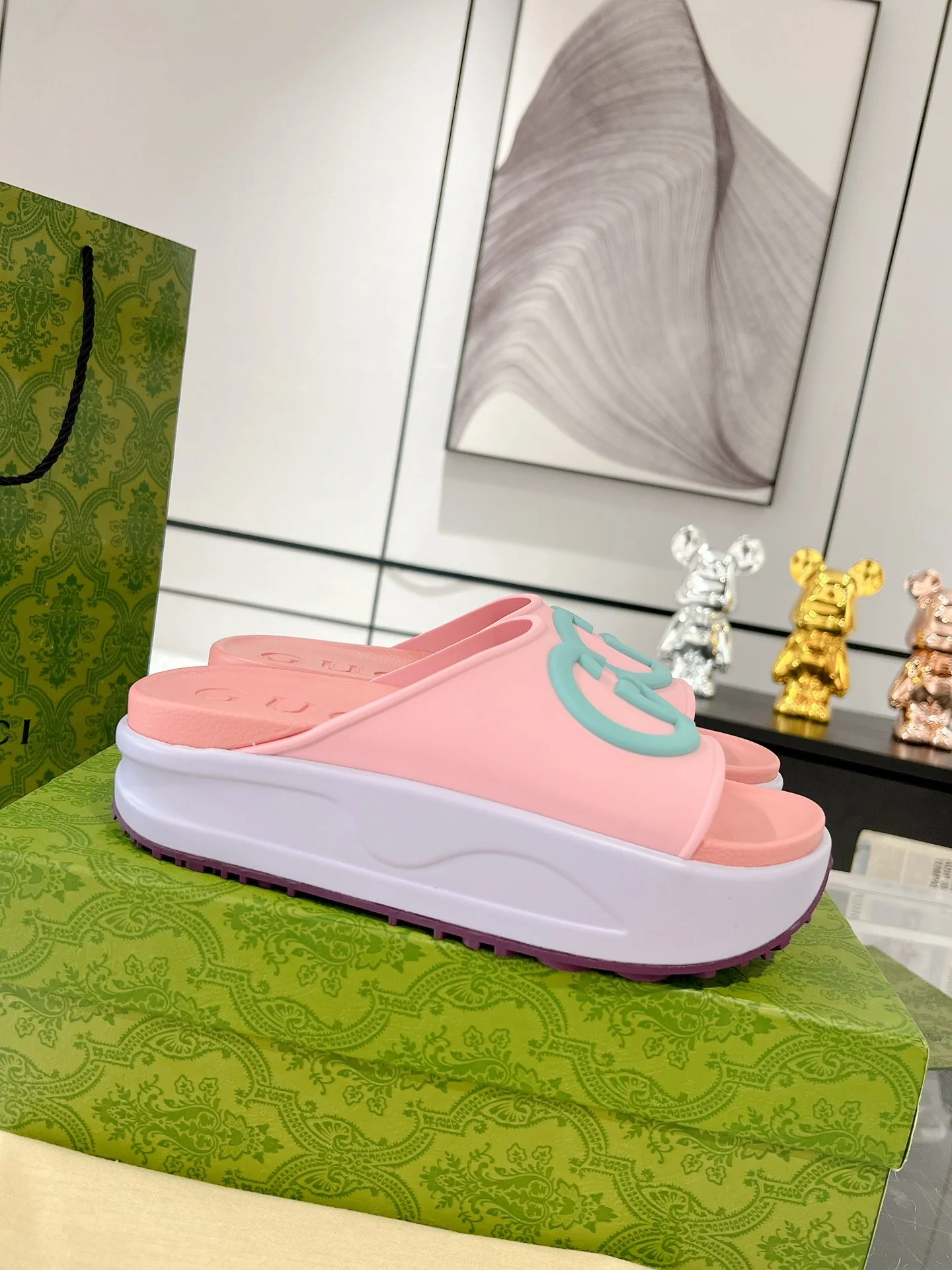 Новинка сезона весна/лето 2023 от Gucci - Пляжные сандалии на платформе - Унисекс - Розовые