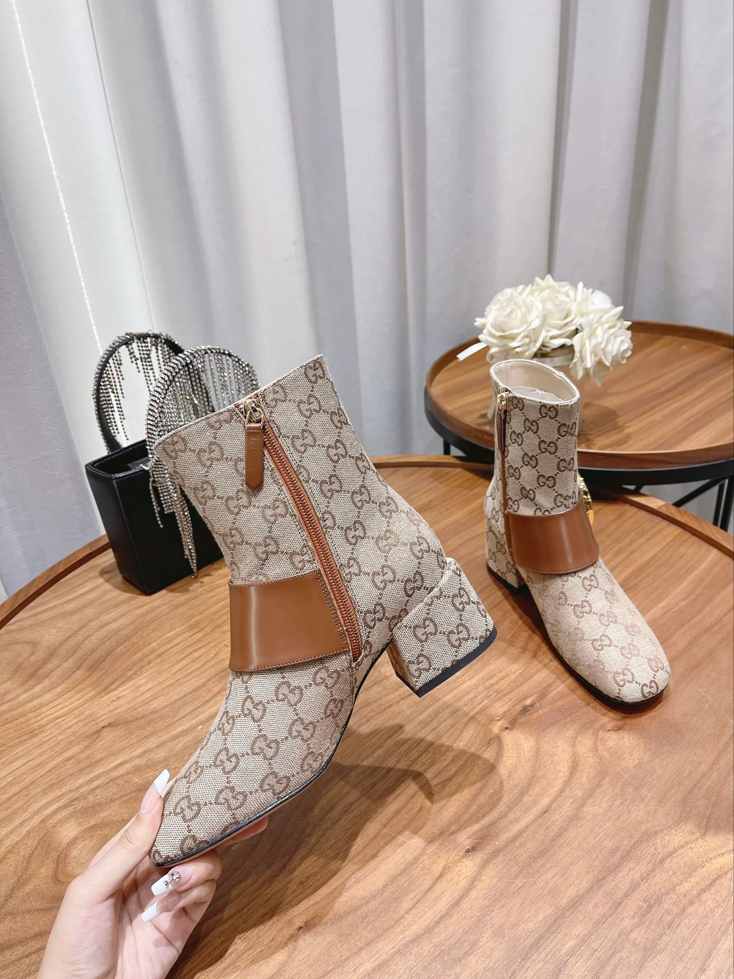 Новинка сезона осень/зима 2022 от Gucci - Ботильоны - 1