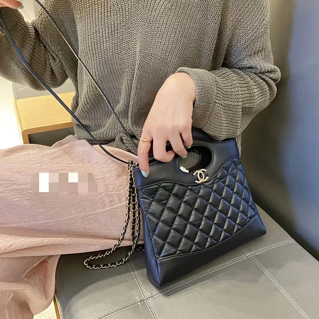Коллекция Chanel Pre-Fall 2023 - сумка 31bag - черная - мини