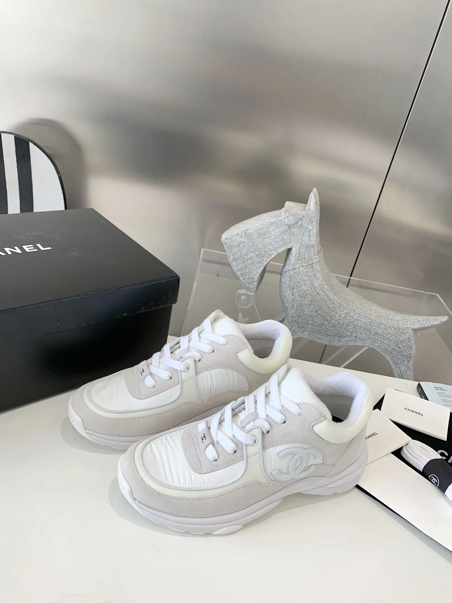 Новинка сезона осень/зима 2022 от Chanel - Спортивные повседневные туфли - Белые