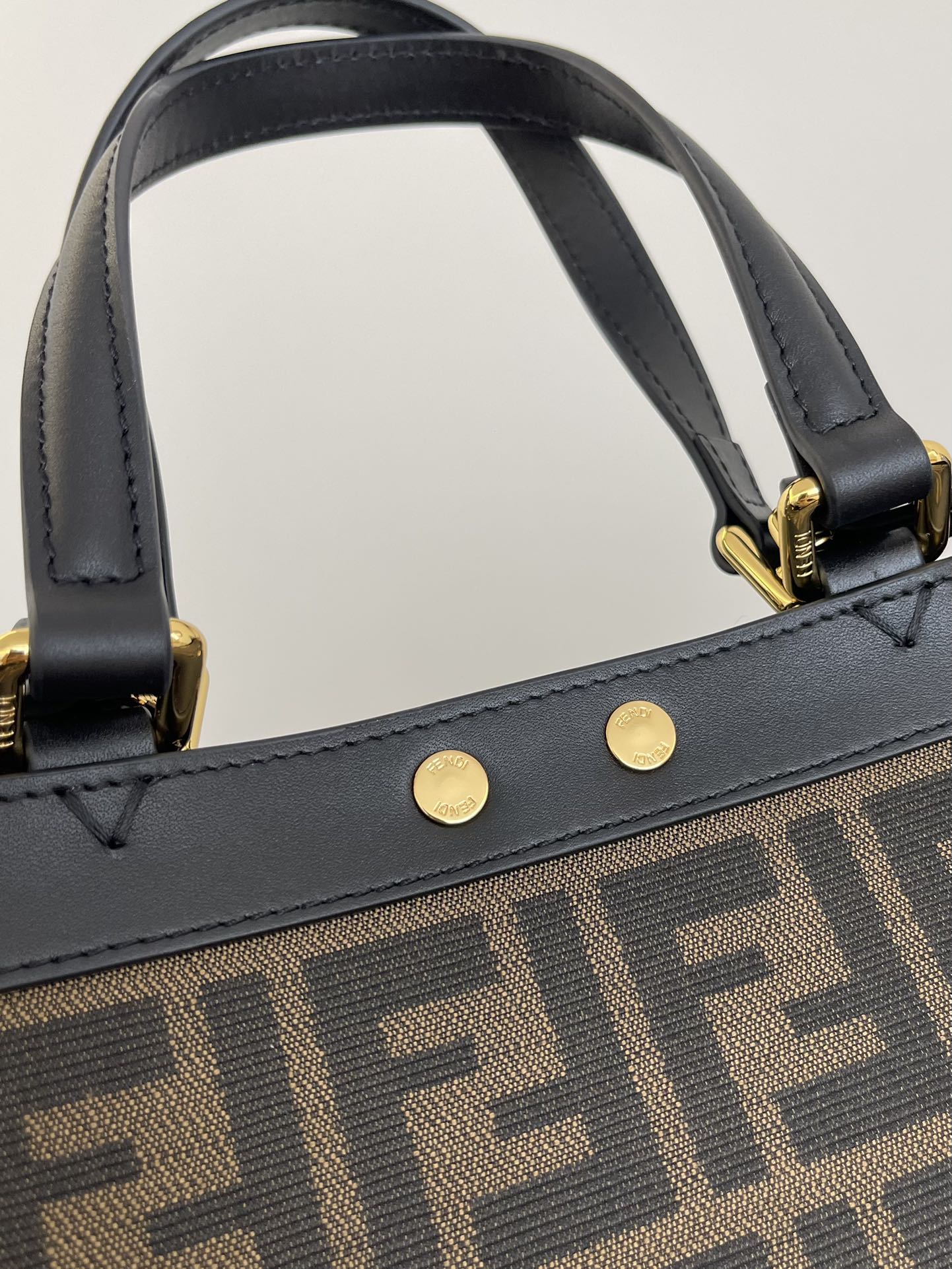 Сумка-тоут Fendi Monogram Canvas