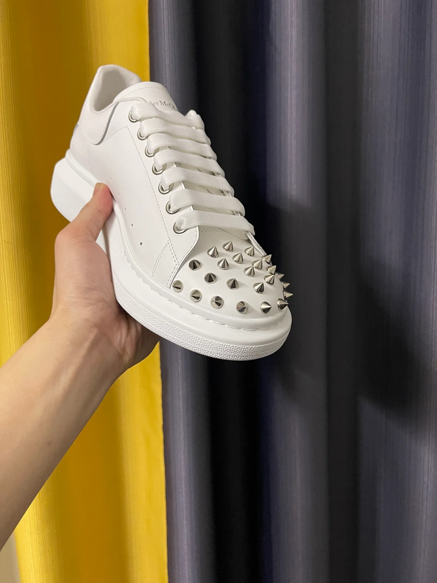 Классические белые кроссовки McQueen - унисекс - полностью из белой кожи - с острым носком