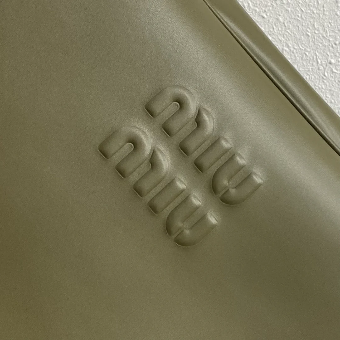 Сумки/портфели Miu Miu-beau/зеленые