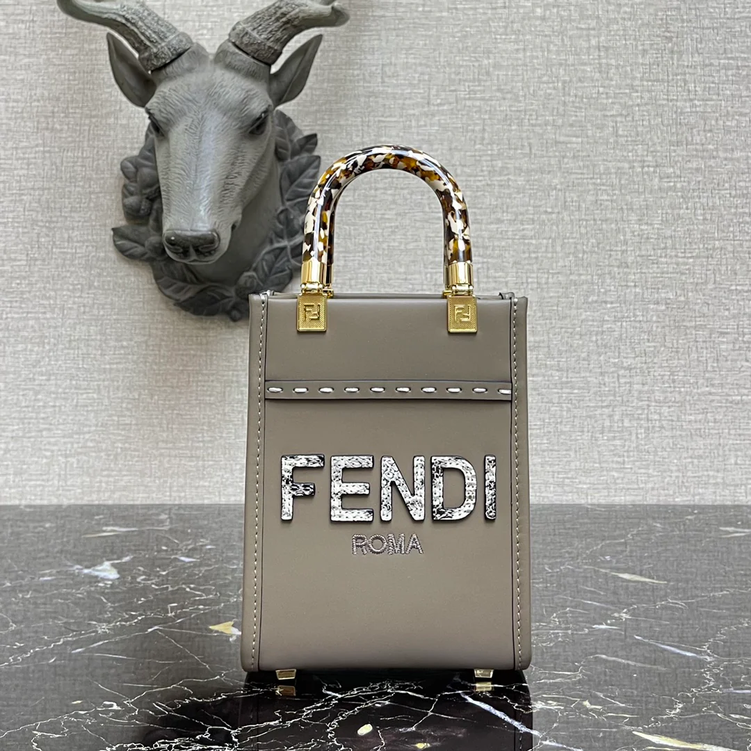 Мини-сумка Fendi Sunshine серого цвета с принтом под змеиную кожу