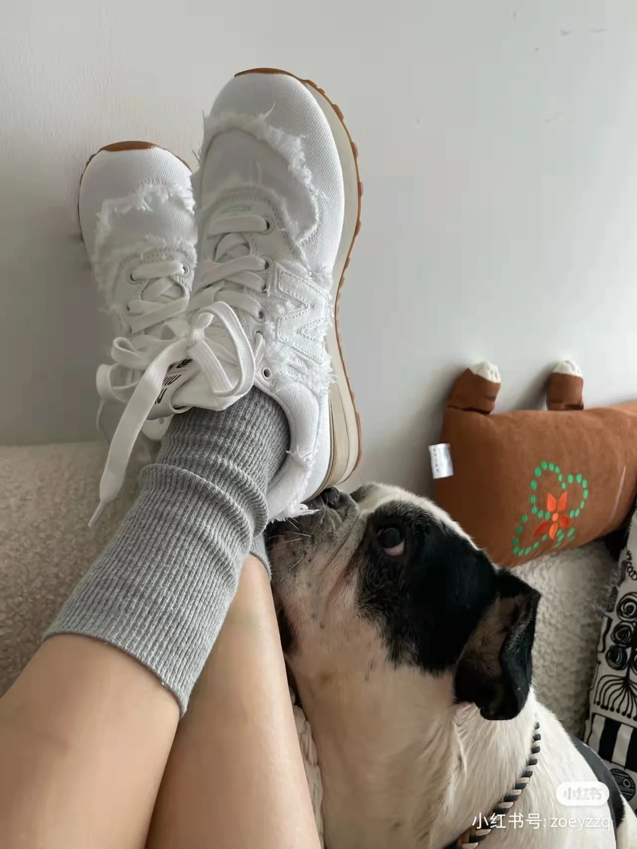 Повседневная обувь и кроссовки, созданные в сотрудничестве с Miu Miu.