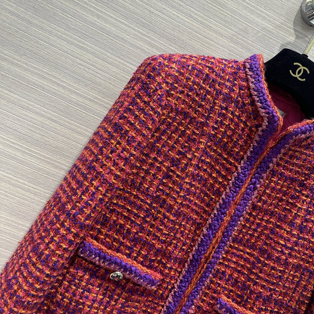 Chanel - 2403 - Новинка ранней весны: короткий жакет из красной и фиолетовой клетчатой ??марли.