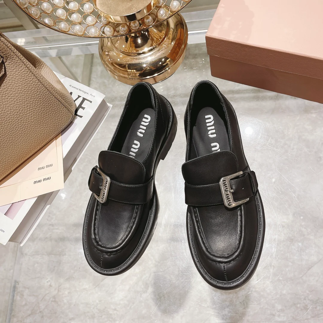 Miu Miu - Новинка сезона осень/зима 2022 - Кожаные лоферы на платформе в стиле ретро - 1