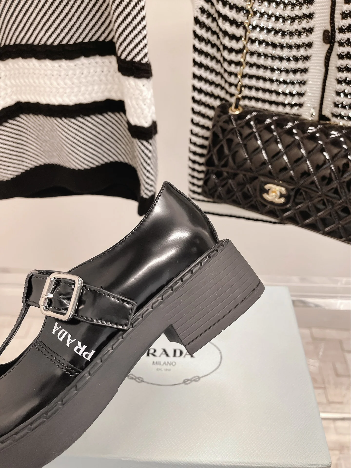 Новые лоферы Prada 2022 года - ажурная версия.