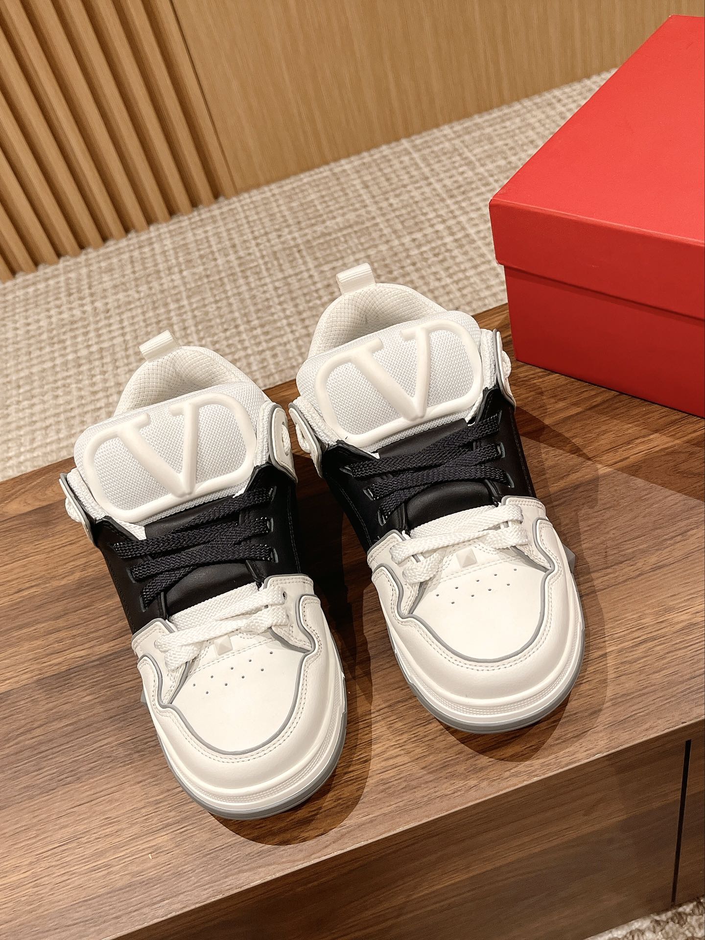 Скейтбордные кроссовки Valentino/обувь Puff - белые и черные