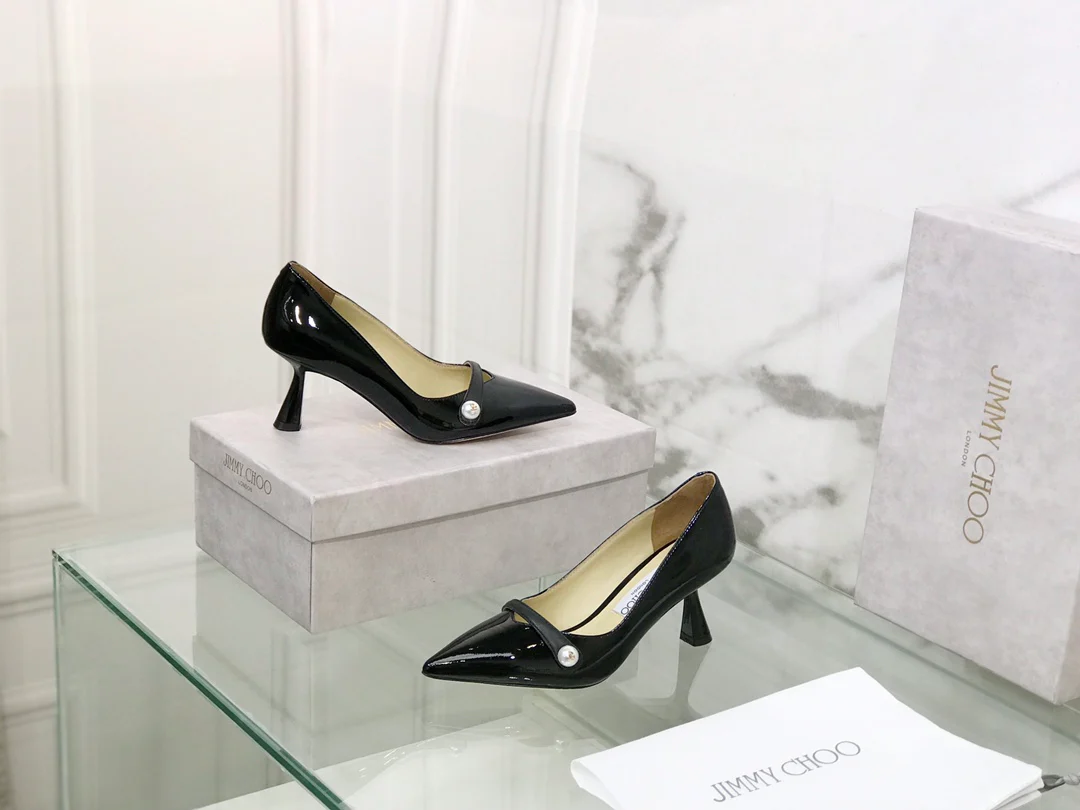 Туфли на высоком каблуке с острым носком и пряжкой от Jimmy Pearl