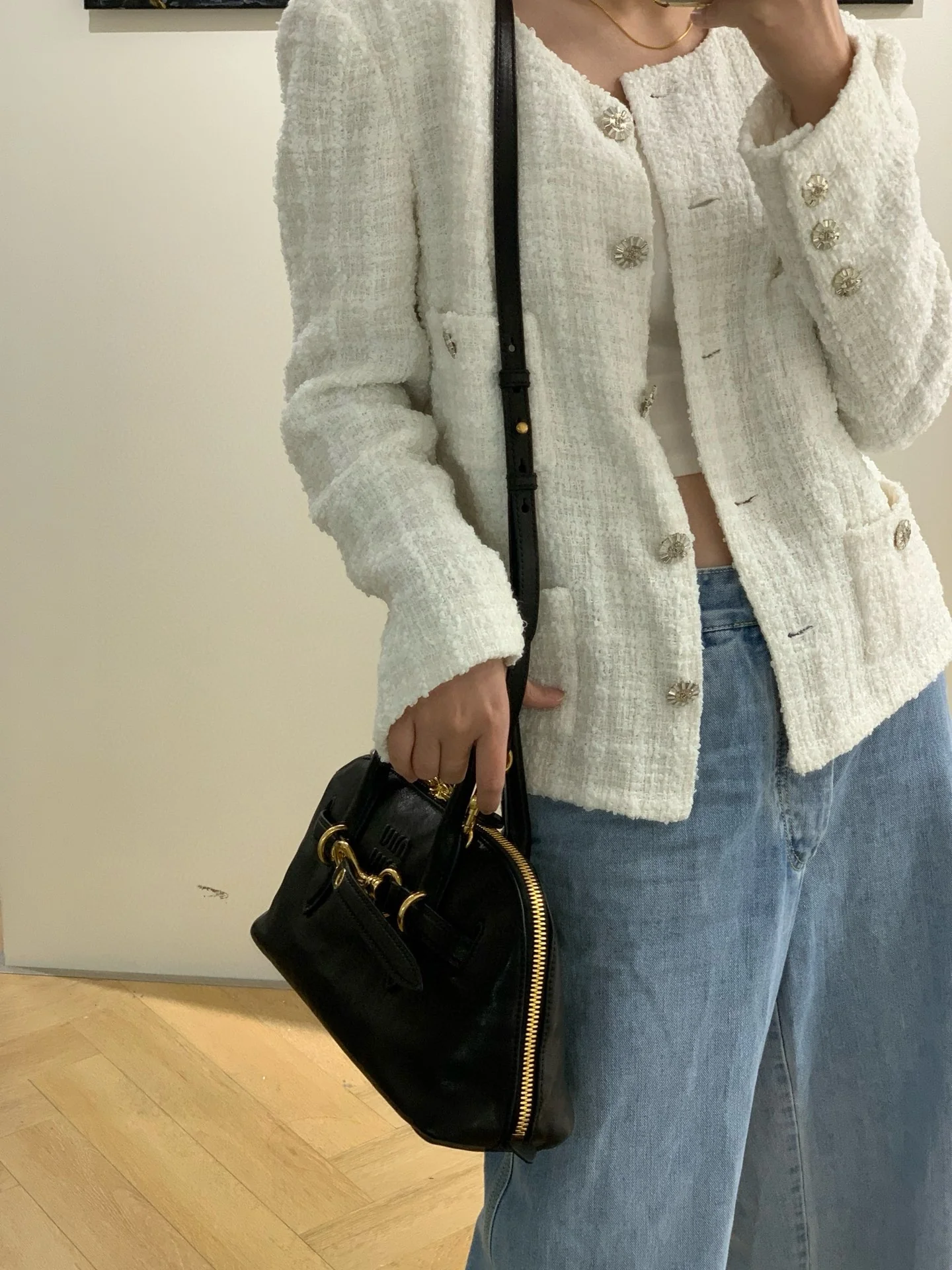 Сумка Miu Miu Aventure из кожи наппа — черная — средний размер — подходит для ношения на теле.