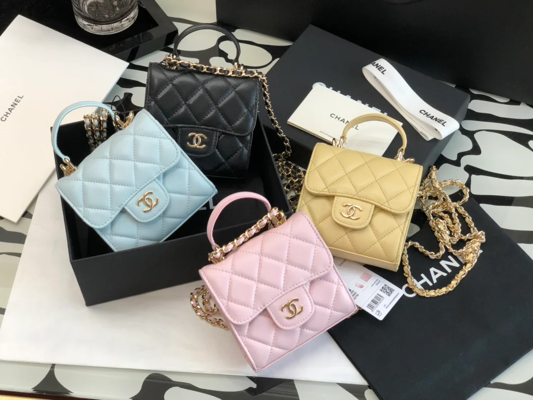 Мини-сумочка Chanel в виде коробки с ручкой - изображение из коллекции