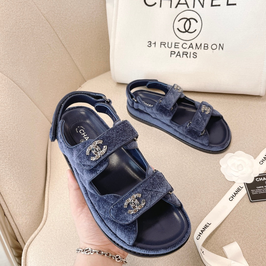 Chanel - Черные кожаные сандалии в клетку