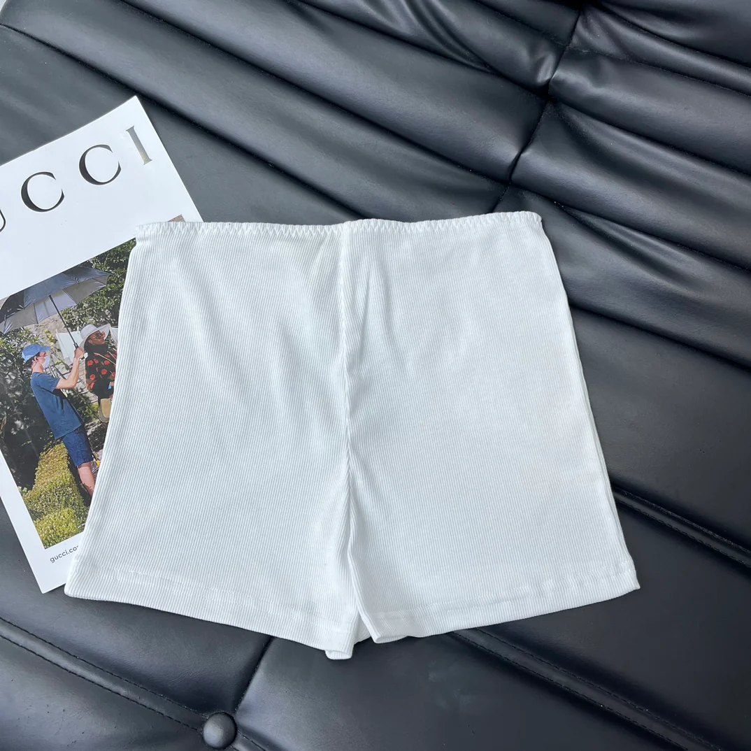 Miu Miu - 2404-24 Новинка: Комплект из двух предметов: шорты и пояс из оленьей кожи с лоскутным узором