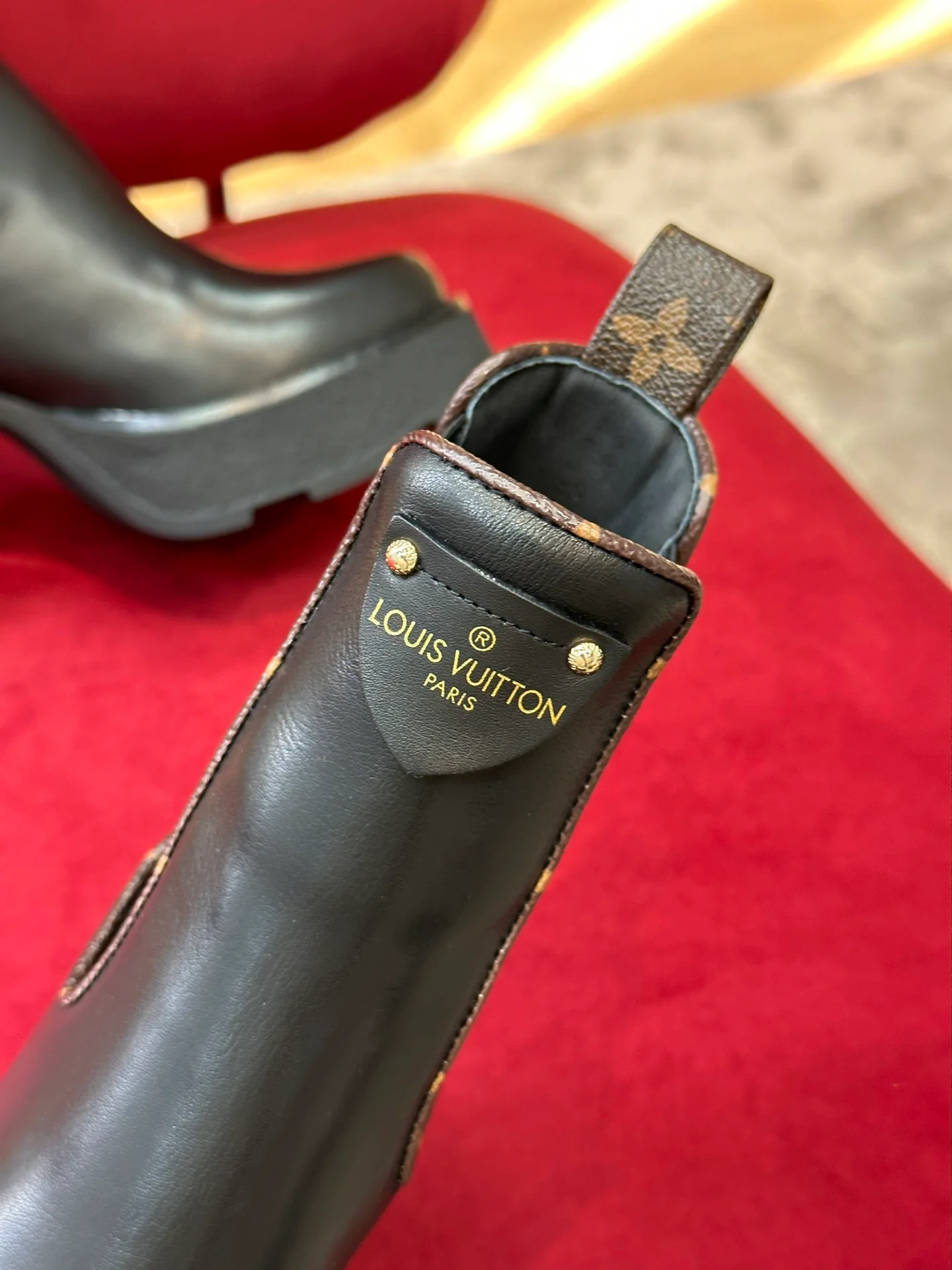 LV - Новинка сезона осень/зима 2022 - Ботильоны на массивном каблуке и платформе - Черные