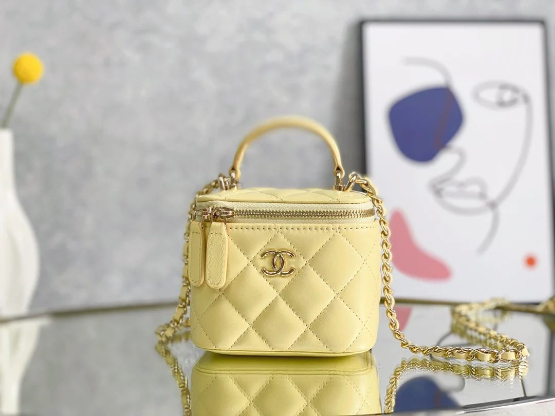 Новинка от Chanel 2022 года - Футляр для помады - Маленькая коробочка - Мини-версия ?Куриного желтка?