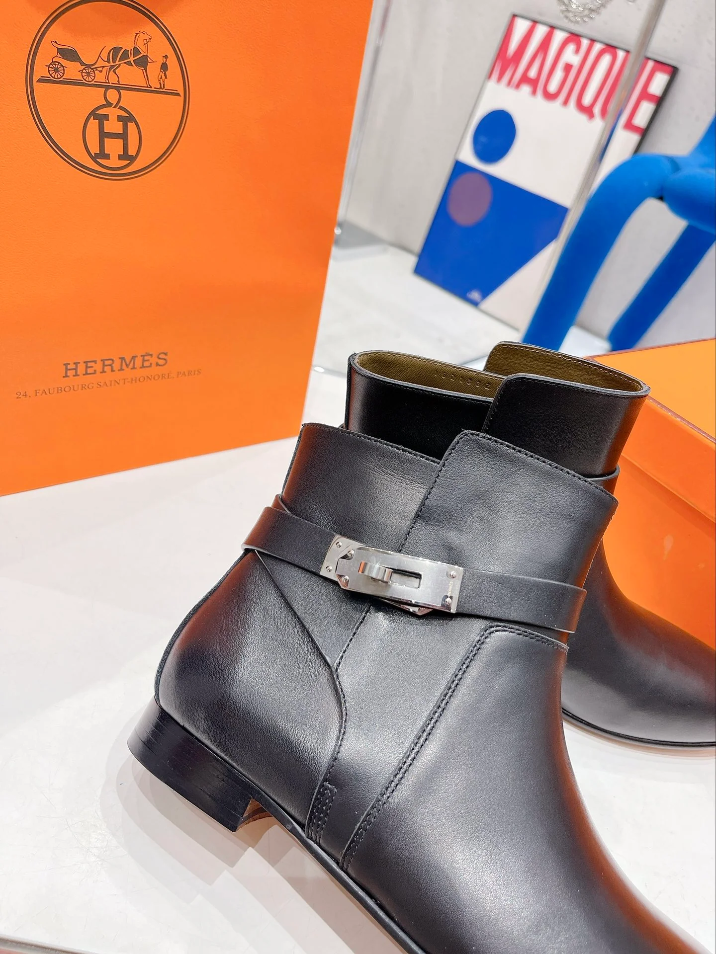 Новинка сезона осень/зима 2022 от Hermes - Ботильоны Kelly с пряжкой - 1