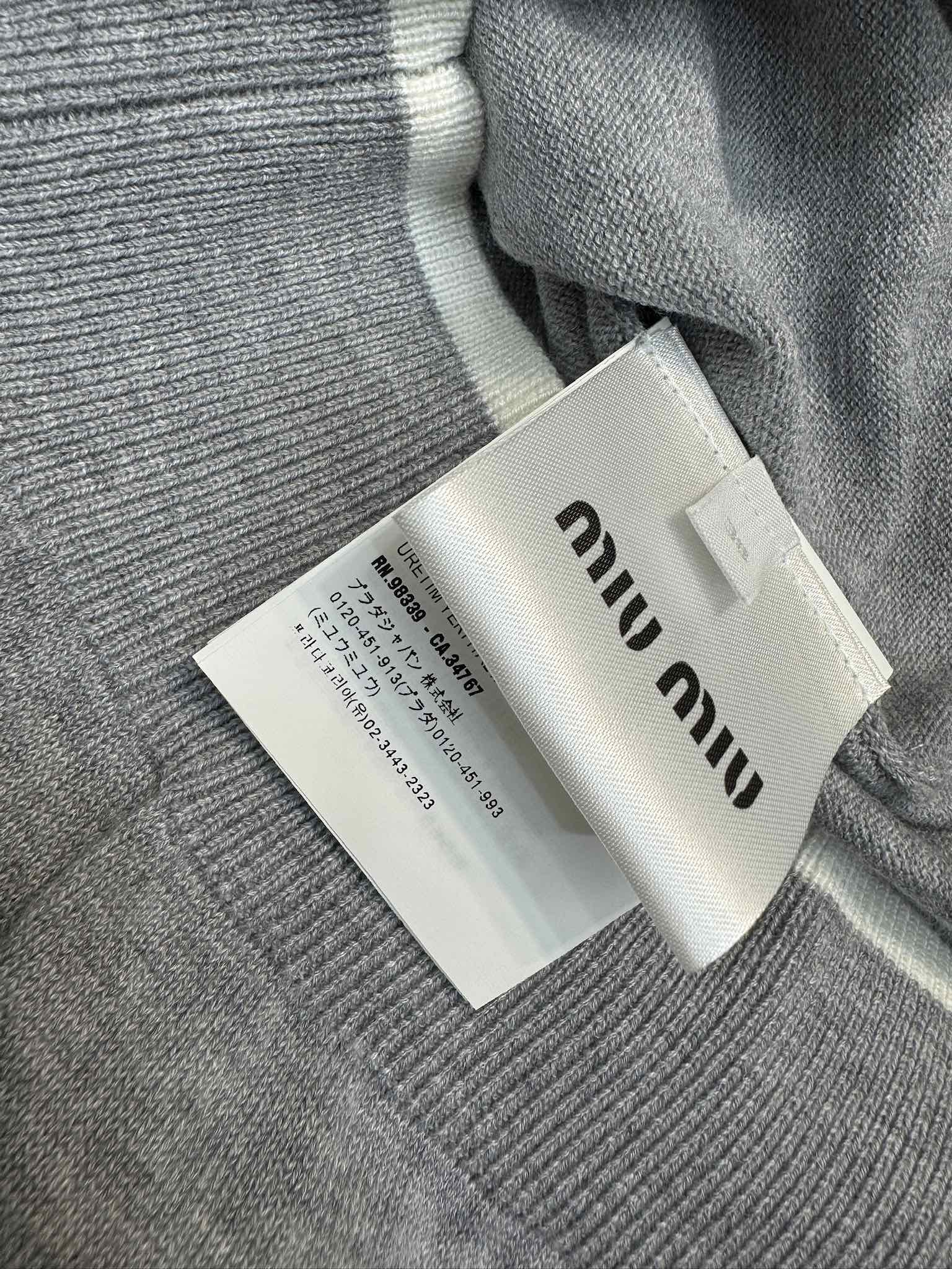 Miu Miu - 2404 - Трикотажная футболка-поло с коротким рукавом и воротником-поло в стиле колор-блок - Серая