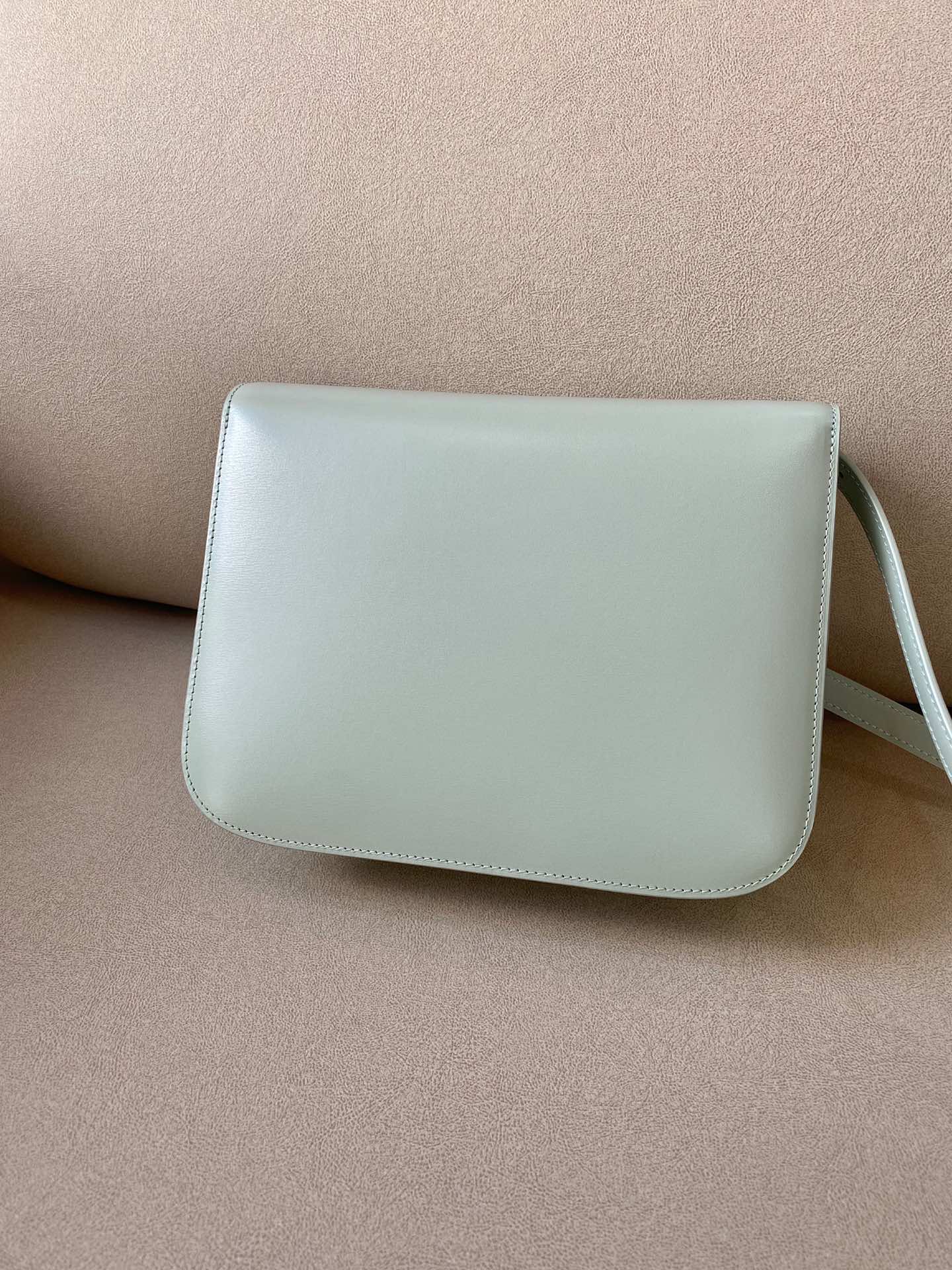 Сумка Celine Box Teen Fine в полоску, средний размер, мятно-зеленый цвет.