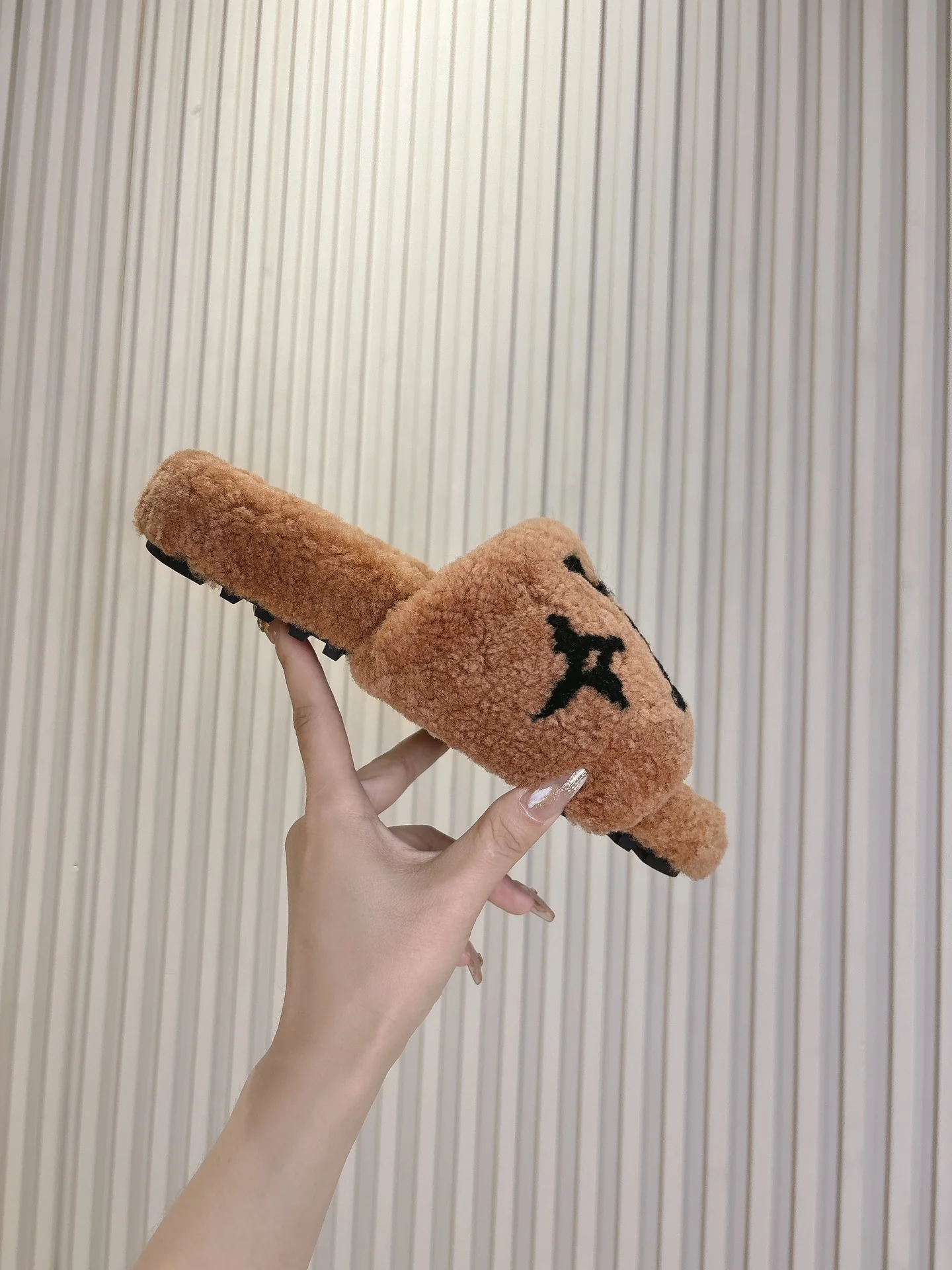 LV-2024 Шерстяные тапочки - Темно-коричневые