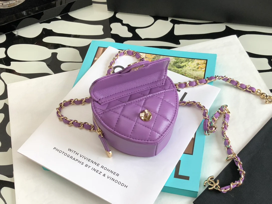 Поясная сумка Chanel с сердечком и стёжкой - 1 шт.