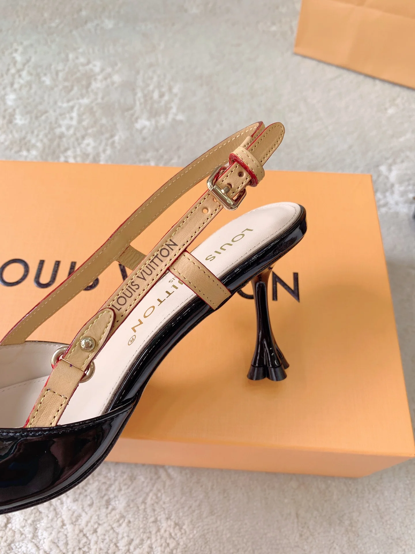 Новинка весны/лета 2023 года - Коллекция Blossom Elegance - Босоножки на высоком каблуке - 7-5 см - Черные