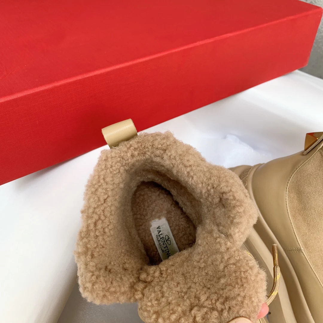 Новинка сезона осень/зима 2022 от Valentino — ботинки Dr. Martens.